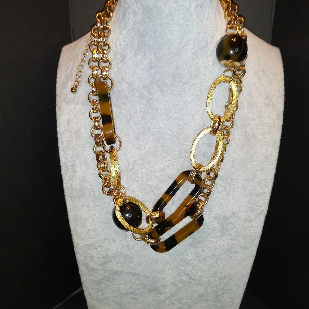 Beautiful Tortoise Shell Necklace - Picture 4 of 4